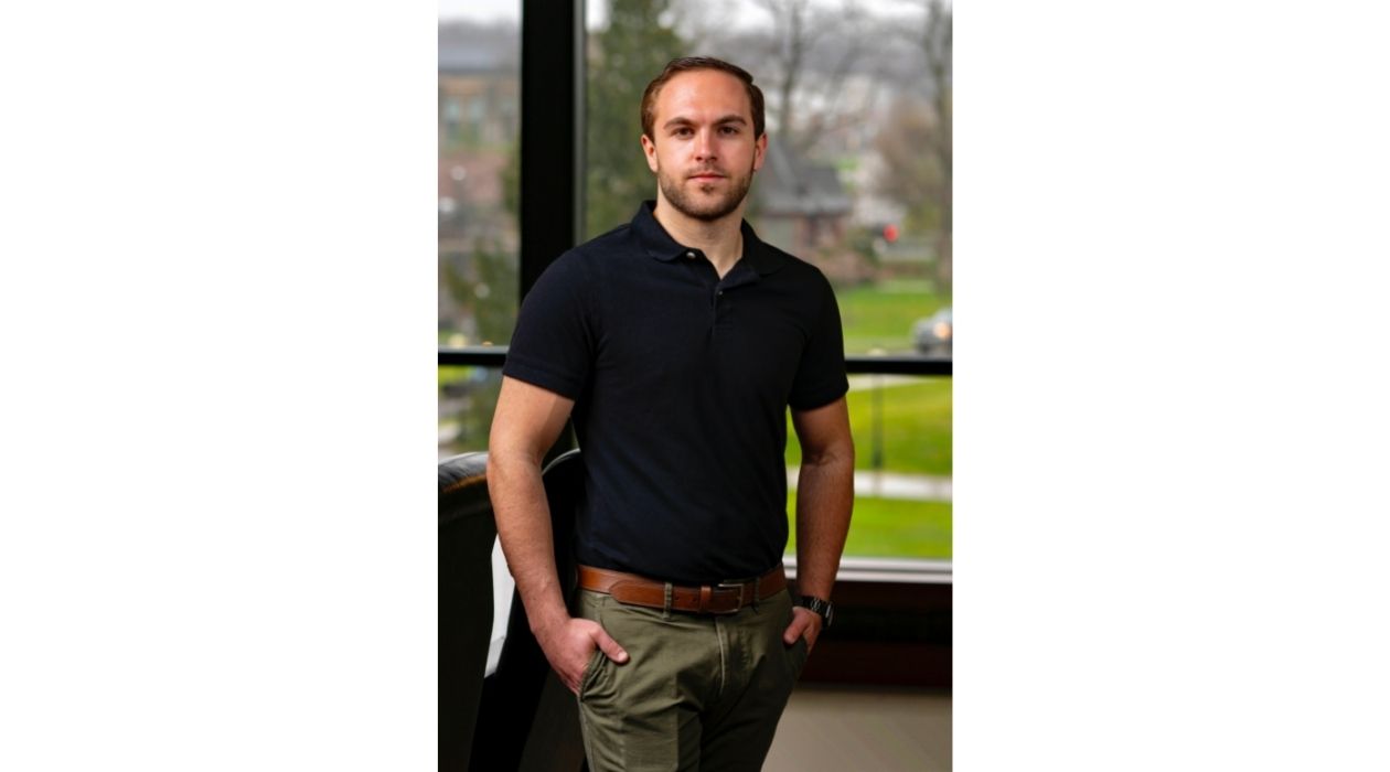 Zachary Gawron headshot